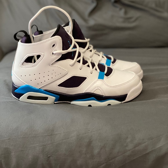 Authentic youth Jordan sneakers - Picture 3 of 6